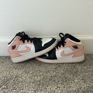 Jordan 1 Mid Arctic Orange